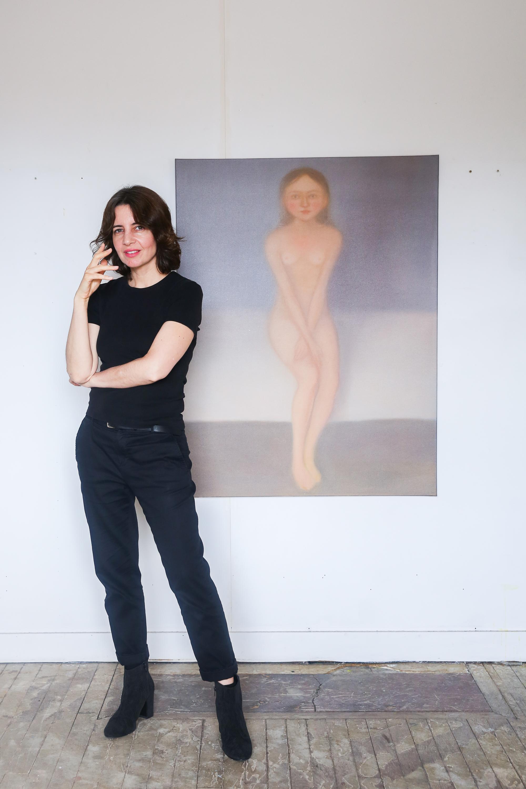 La artista Chechu Álava, en su taller